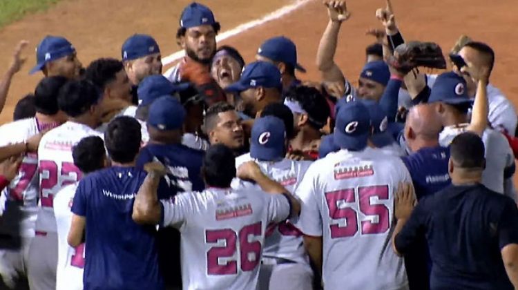 Senadores de Caracas celebra el campeonato de la Liga Mayor de 2024