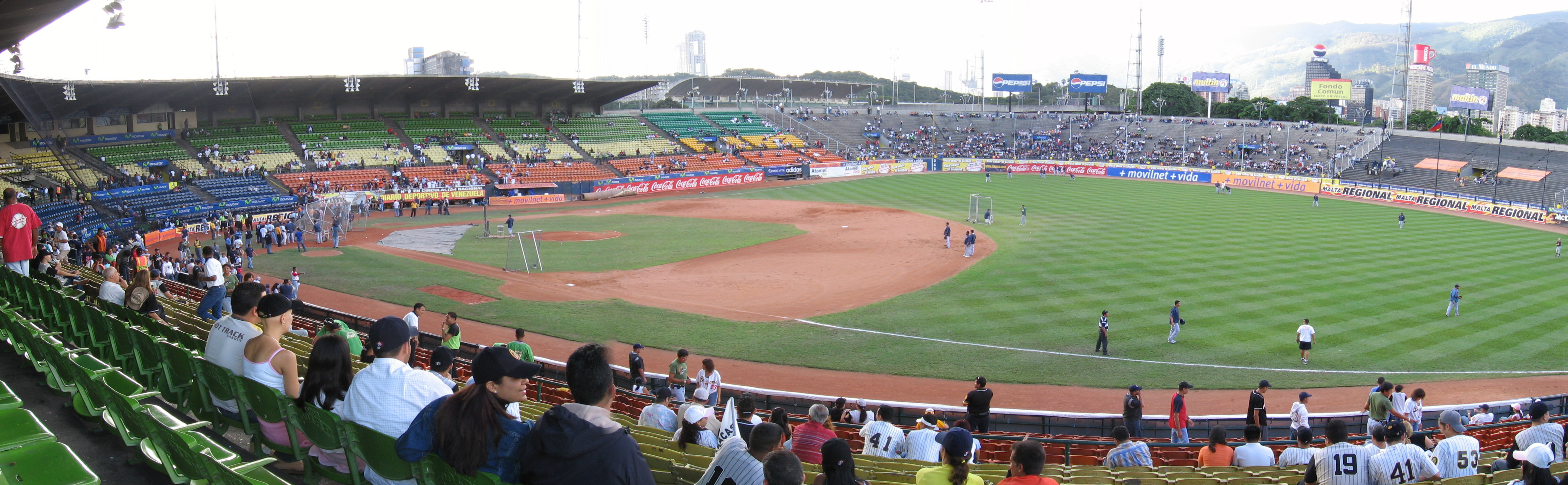 Vista histórica del Estadio Universitario de Caracas, fotografía de Hector Yanez, 2005